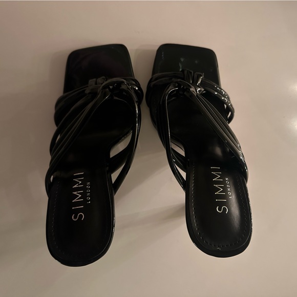 SIMMI London black heels. Superrrrrrrrrrrrr cute. - Picture 3 of 3